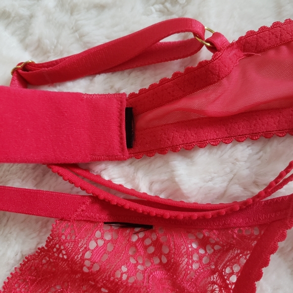 Victoria's Secret red bra set for Valentine's day - Picture 9 of 9